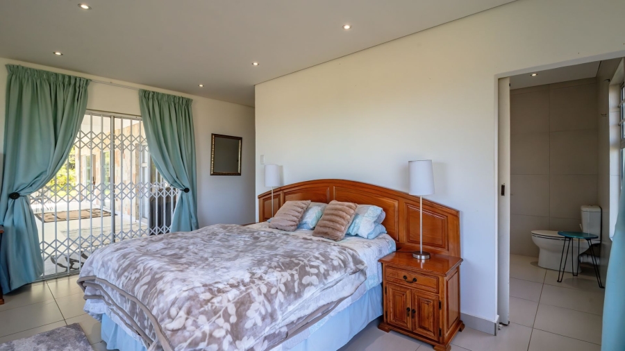 5 Bedroom Property for Sale in Sunrise On Sea Eastern Cape